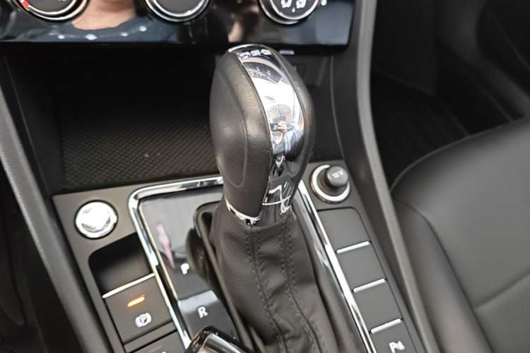 Used Volkswagen Bora 2023 200TSI DSG YueXing PRO Edition Gear Lever