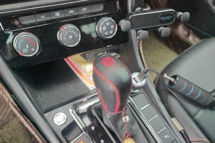 Used Volkswagen Bora 2023 200TSI DSG YueXing PRO Edition Gear Lever