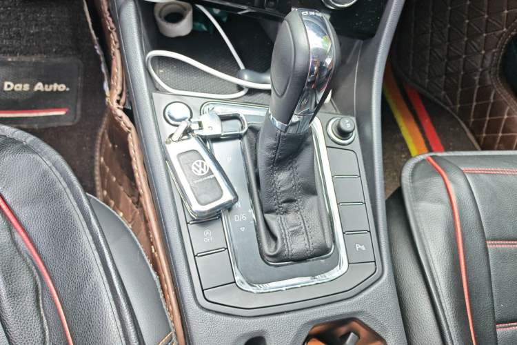 Used Volkswagen Bora 2023 200TSI DSG YueXing PRO Edition Gear Lever