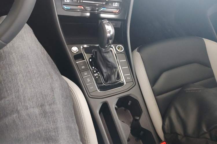 Used Volkswagen Bora 2023 280TSI DSG Prestige Edition Gear Lever