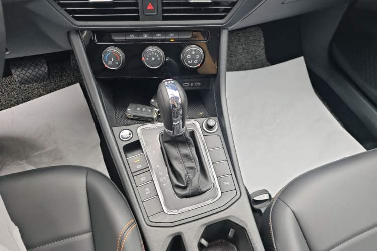 Used Volkswagen Bora 2023 200TSI DSG YueXing PRO Edition Gear Lever