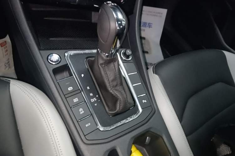 Used Volkswagen Bora 2023 300TSI DSG Prestige Edition Gear Lever