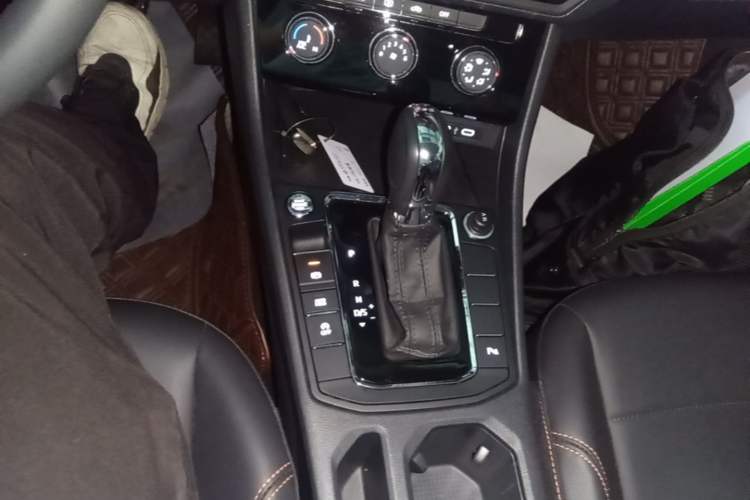 Used Volkswagen Bora 2023 200TSI DSG YueXing PRO Edition Gear Lever