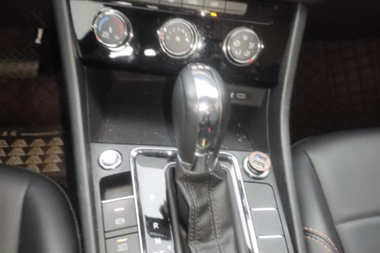 Used Volkswagen Bora 2023 200TSI DSG Smart Drive Version Gear Lever