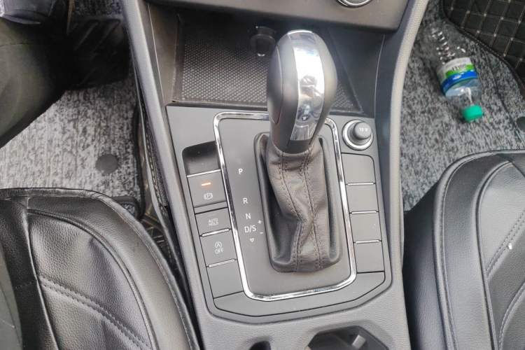 Used Volkswagen Bora 2023 1.5L Automatic Changer Limited Edition Gear Lever