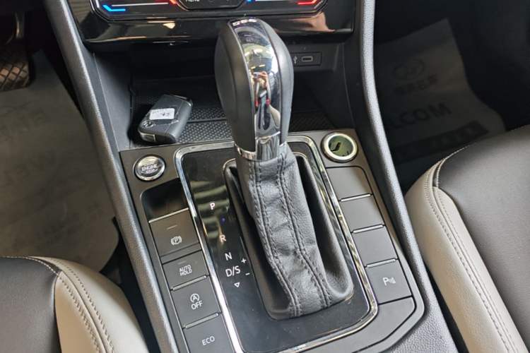 Used Volkswagen Bora 2023 300TSI DSG Prestige Edition Gear Lever