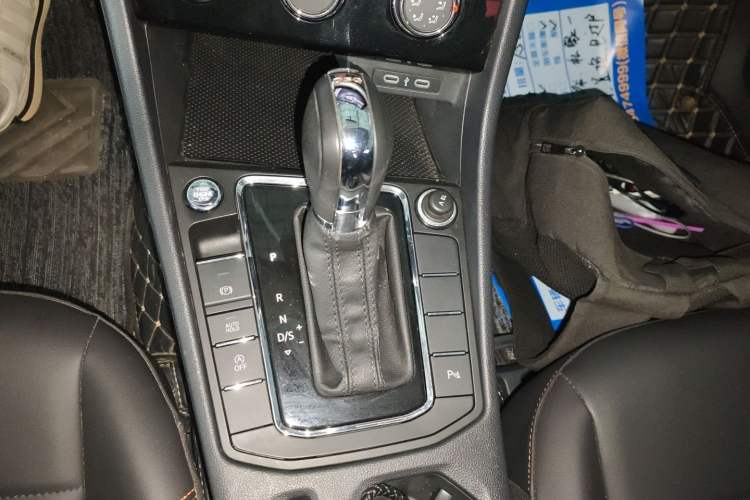 Used Volkswagen Bora 2023 200TSI DSG SmartDrive PRO Edition Gear Lever