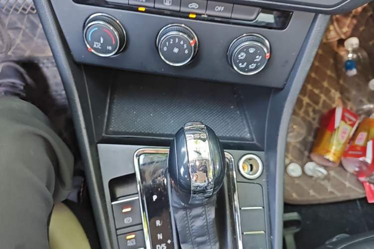 Used Volkswagen Bora 2023 200TSI DSG Comfort Edition Gear Lever