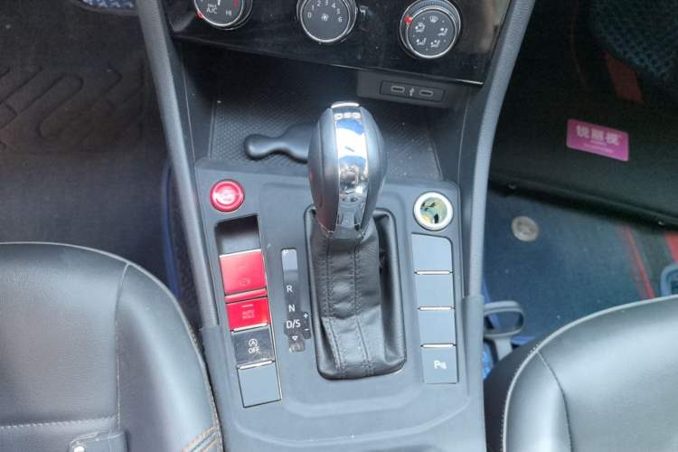 Used Volkswagen Bora 2023 200TSI DSG YueXing PRO Edition Gear Lever