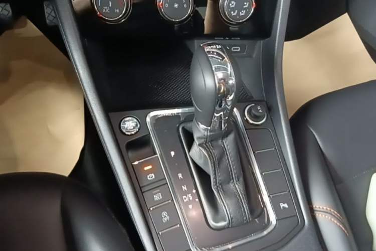 Used Volkswagen Bora 2023 200TSI DSG YueXing PRO Edition Gear Lever