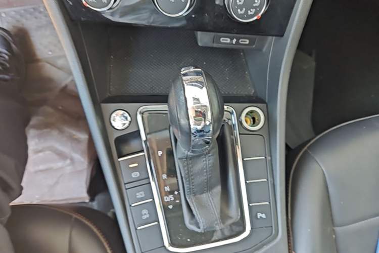 Used Volkswagen Bora 2023 200TSI DSG YueXing PRO Edition Gear Lever