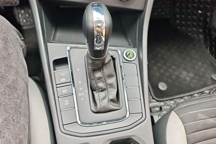 Used Volkswagen Bora 2023 1.5L Automatic Changer Limited Edition Gear Lever
