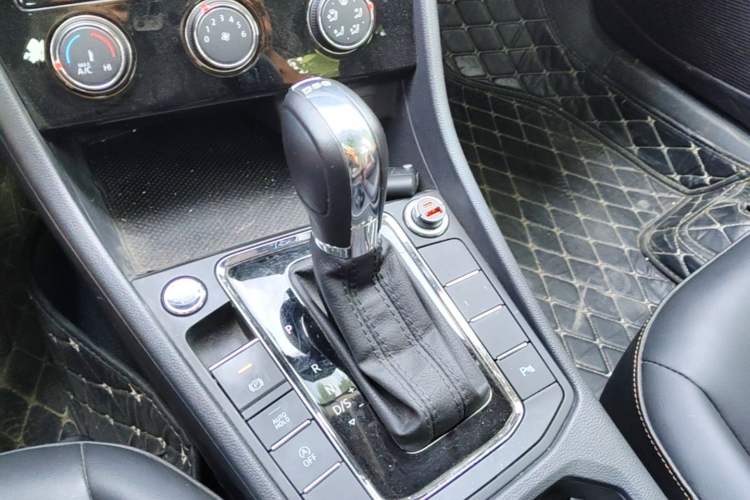 Used Volkswagen Bora 2023 200TSI DSG Smart Drive Version Gear Lever