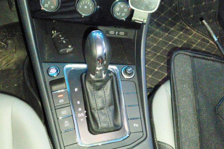 Used Volkswagen Bora 2023 200TSI DSG YueXing PRO Edition Gear Lever