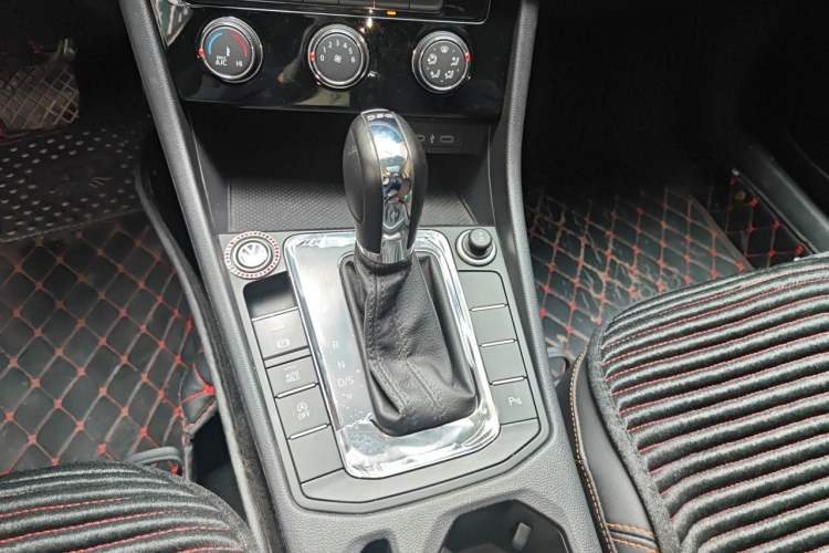 Used Volkswagen Bora 2023 200TSI DSG Smart Drive Version Gear Lever