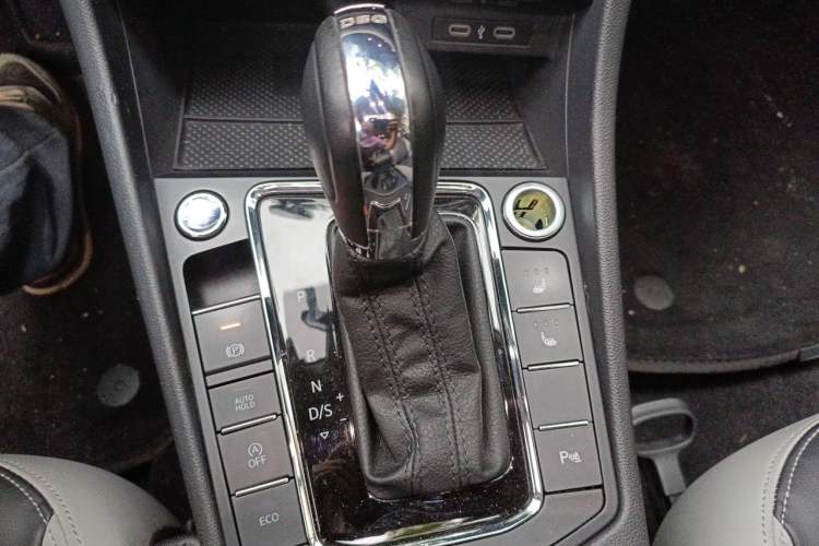Used Volkswagen Bora 2023 300TSI DSG Prestige Edition Gear Lever