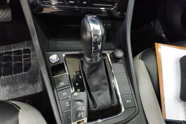 Used Volkswagen Bora 2023 300TSI DSG Prestige Edition Gear Lever