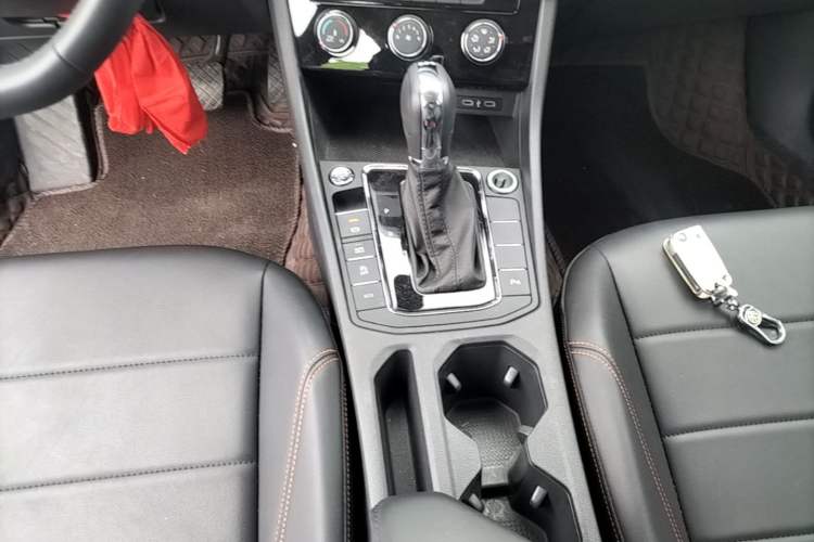 Used Volkswagen Bora 2023 280TSI DSG Comfort Edition Gear Lever
