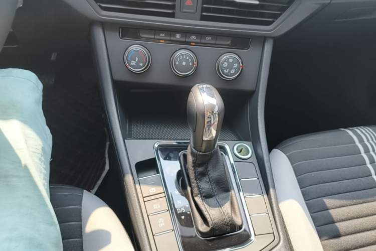 Used Volkswagen Bora 2023 200TSI DSG Comfort Edition Gear Lever