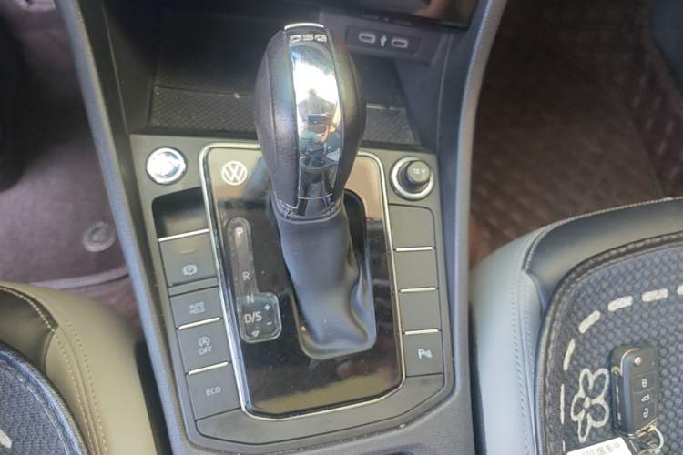 Used Volkswagen Bora 2023 300TSI DSG Prestige Edition Gear Lever
