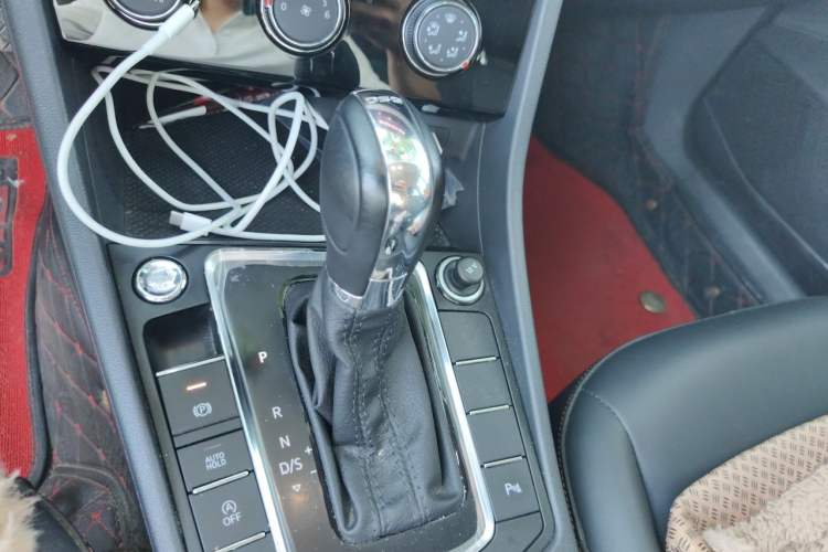 Used Volkswagen Bora 2023 200TSI DSG Smart Drive Version Gear Lever