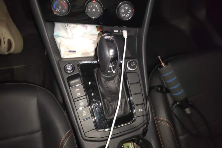 Used Volkswagen Bora 2023 200TSI DSG YueXing PRO Edition Gear Lever