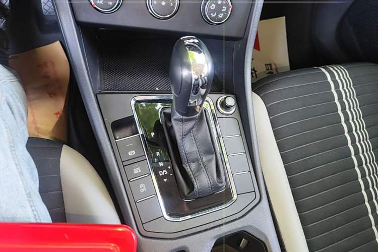 Used Volkswagen Bora 2023 200TSI DSG Comfort Edition Gear Lever