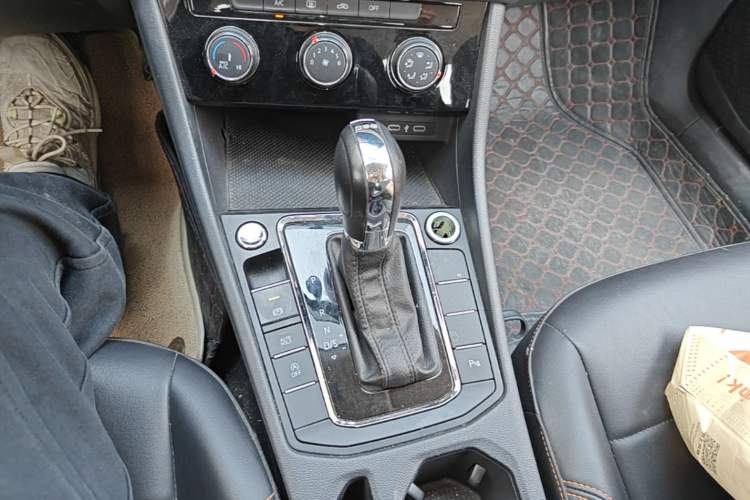 Used Volkswagen Bora 2023 200TSI DSG Enjoyment Edition Gear Lever