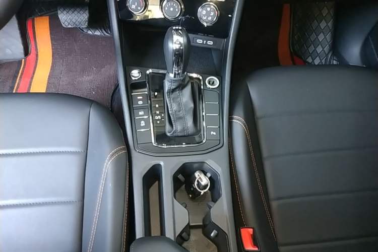 Used Volkswagen Bora 2023 200TSI DSG YueXing PRO Edition Gear Lever