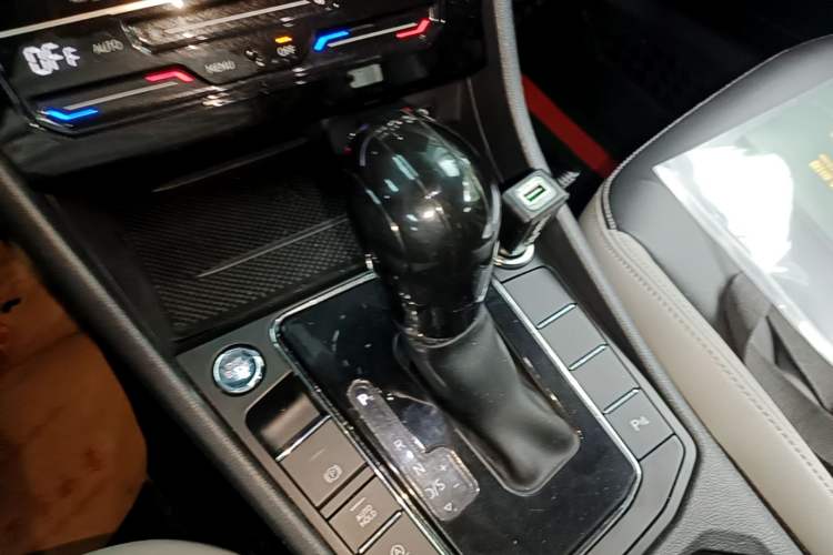 Used Volkswagen Bora 2023 300TSI DSG Prestige Edition Gear Lever