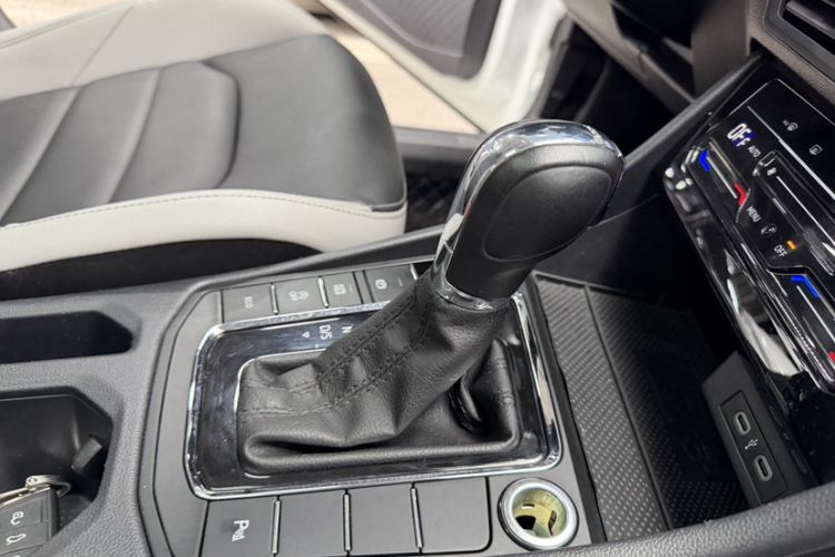 Used Volkswagen Bora 2023 300TSI DSG Prestige Edition Gear Lever