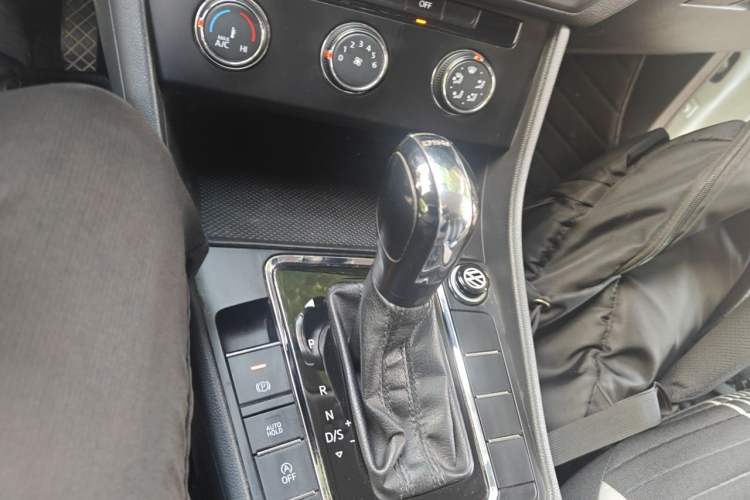 Used Volkswagen Bora 2023 200TSI DSG Comfort Edition Gear Lever