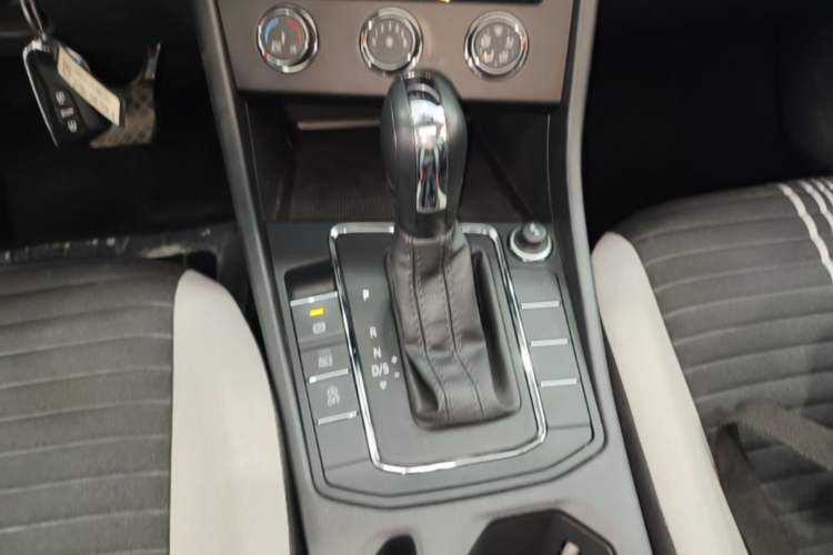 Used Volkswagen Bora 2023 1.5L Automatic Changer Limited Edition Gear Lever