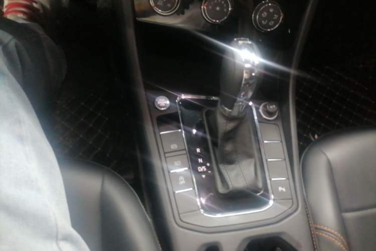 Used Volkswagen Bora 2023 200TSI DSG YueXing PRO Edition Gear Lever