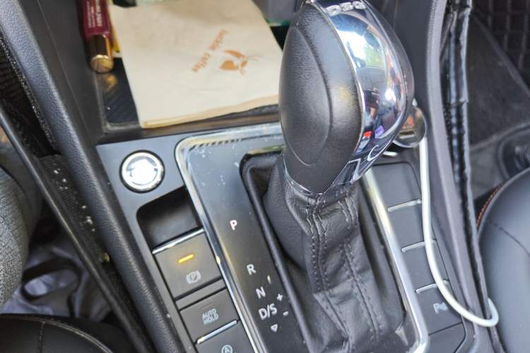 Used Volkswagen Bora 2023 200TSI DSG Smart Drive Version Gear Lever