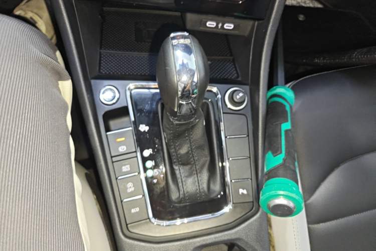 Used Volkswagen Bora 2023 280TSI DSG Prestige Edition Gear Lever