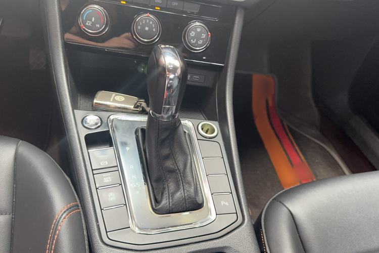 Used Volkswagen Bora 2023 200TSI DSG SmartDrive PRO Edition Gear Lever
