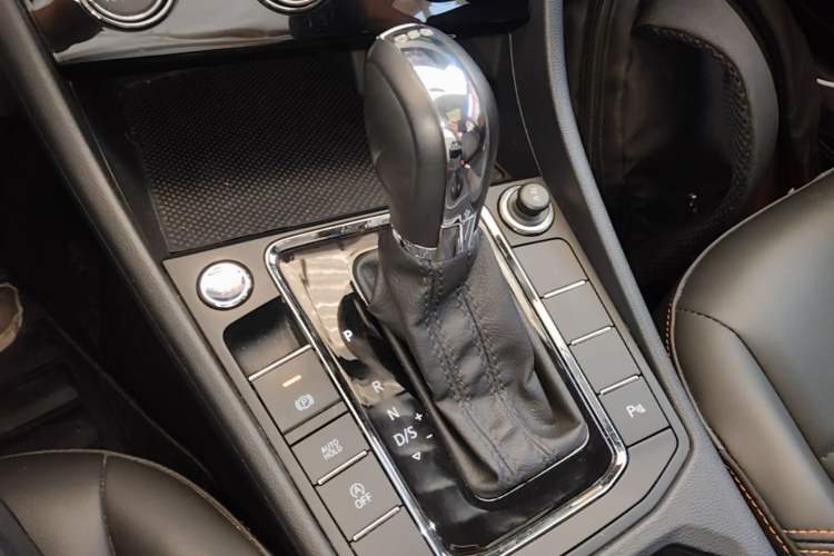 Used Volkswagen Bora 2023 200TSI DSG YueXing PRO Edition Gear Lever