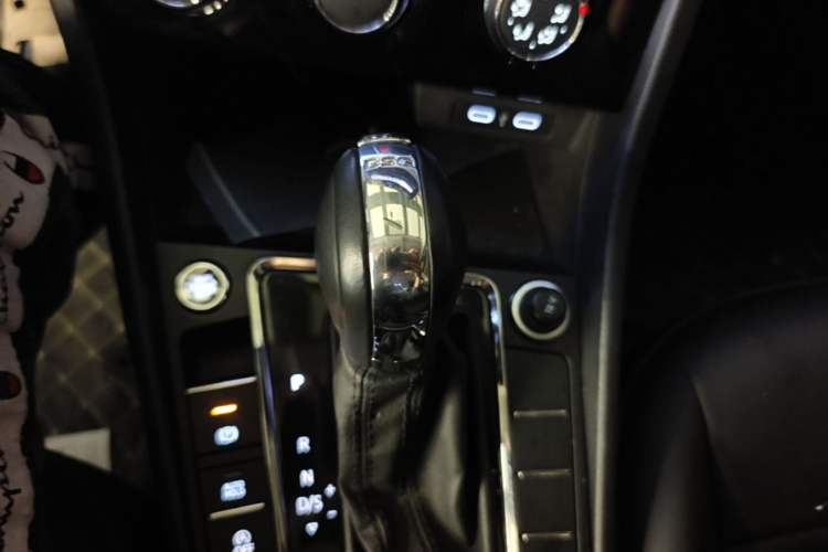 Used Volkswagen Bora 2023 200TSI DSG YueXing PRO Edition Gear Lever