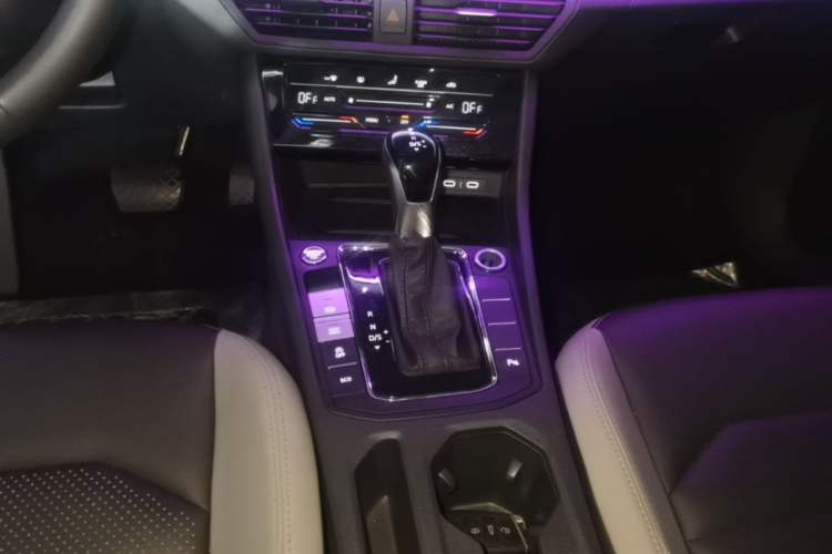 Used Volkswagen Bora 2023 300TSI DSG Prestige Edition Gear Lever