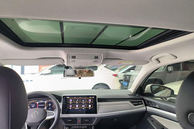 Used Volkswagen Bora 2023 200TSI DSG SmartDrive PRO Edition Headliner