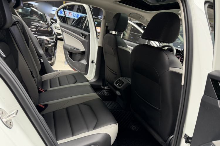 Used Volkswagen Bora 2023 300TSI DSG Prestige Edition Interior 10