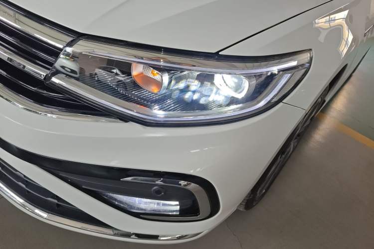 Used Volkswagen Bora 2023 300TSI DSG Prestige Edition Left Front Headlight