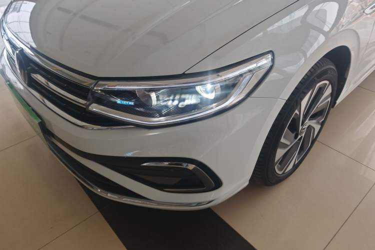 Used Volkswagen Bora 2023 300TSI DSG Prestige Edition Left Front Headlight