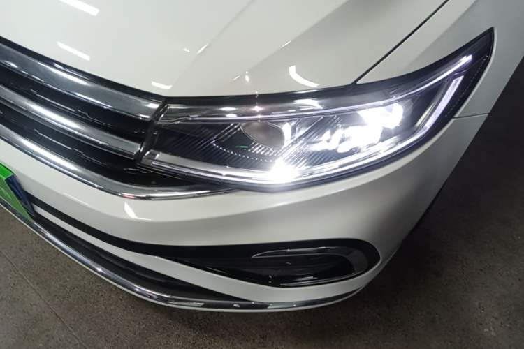 Used Volkswagen Bora 2023 200TSI DSG YueXing PRO Edition Left Front Headlight