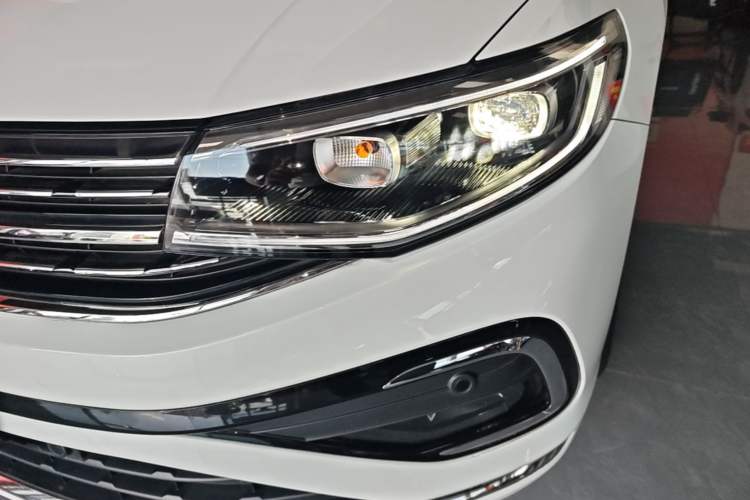 Used Volkswagen Bora 2023 280TSI DSG Comfort Edition Left Front Headlight