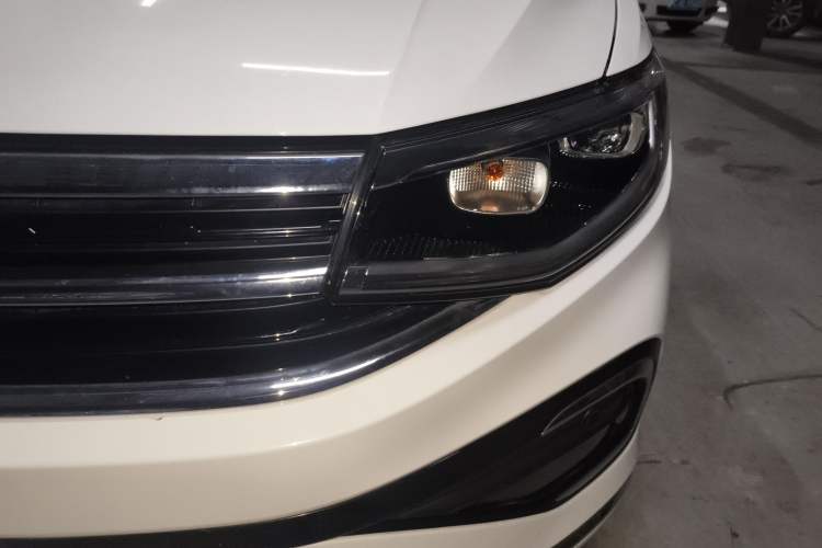 Used Volkswagen Bora 2023 200TSI DSG YueXing PRO Edition Left Front Headlight