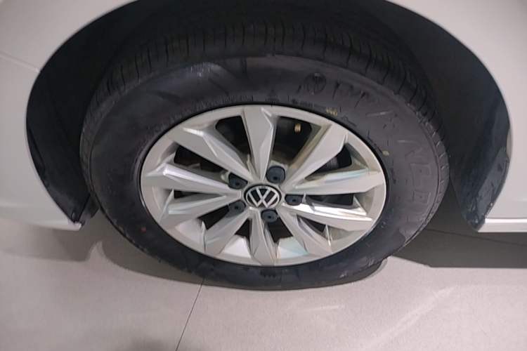 Used Volkswagen Bora 2023 200TSI DSG Comfort Edition Left Front Wheel Hub