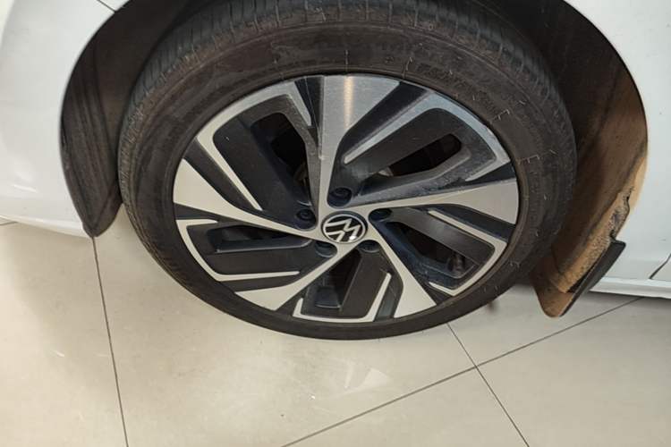 Used Volkswagen Bora 2023 200TSI DSG SmartDrive PRO Edition Left Front Wheel Hub