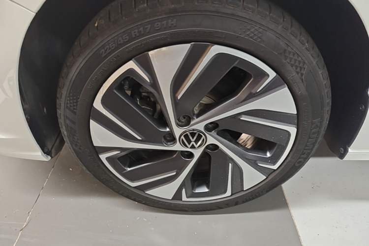 Used Volkswagen Bora 2023 300TSI DSG Prestige Edition Left Front Wheel Hub